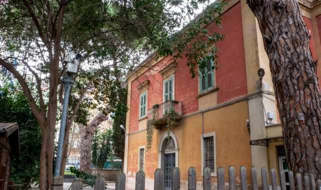 Bari, l'ottocentesca Villa Rossana: quella dimora "nascosta" sopravvissuta al boom edilizio